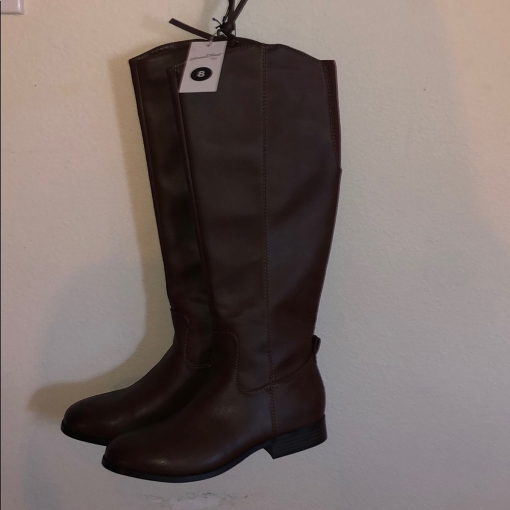 BROWN BOOTS
